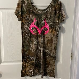 Real tree sleep / night shirt size small